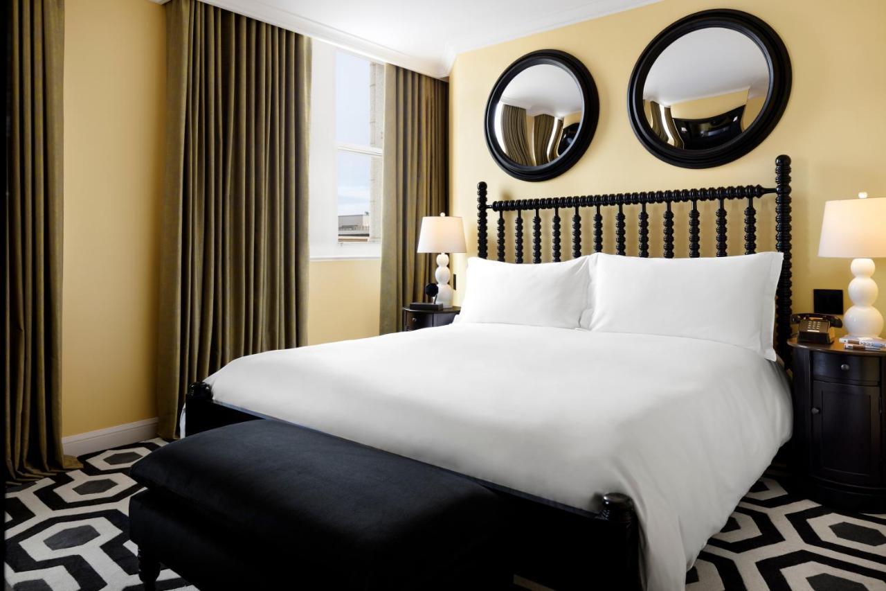 Riggs Washington Dc Hotel Bagian luar foto A bedroom at the Hotel Commonwealth