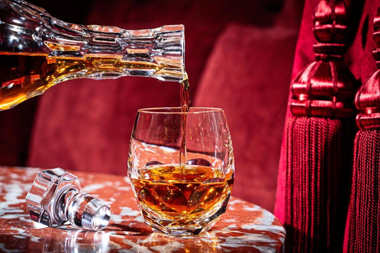 Riggs Washington Dc Hotel Bagian luar foto A glass of cognac