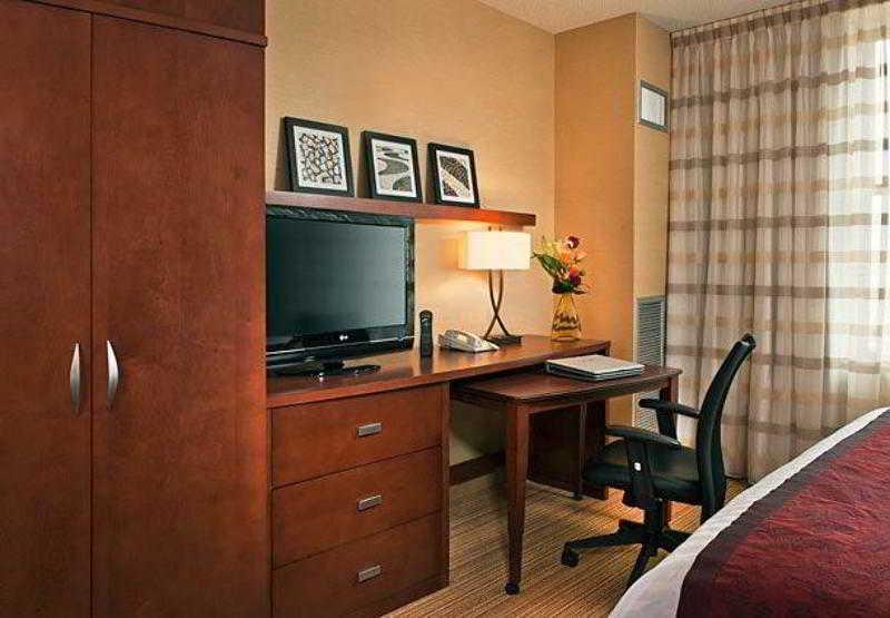 Riggs Washington Dc Hotel Bagian luar foto A typical room at a Residence Inn
